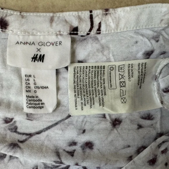 Bundle of 2 H&M Flutter Sleeve Tees - Picture 4 of 9